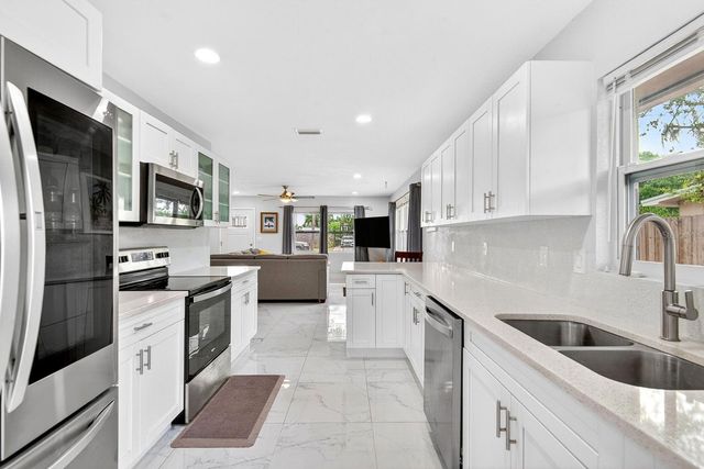 916 PATTISON AVENUE, Sarasota, FL 34237
