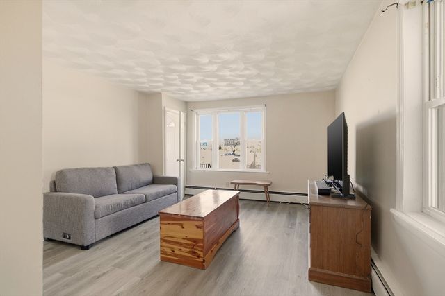 1 Bellmore St, Attleboro, MA 02703