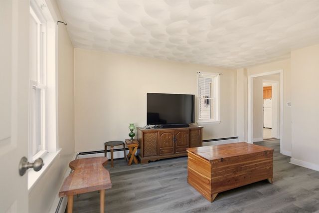 1 Bellmore St, Attleboro, MA 02703