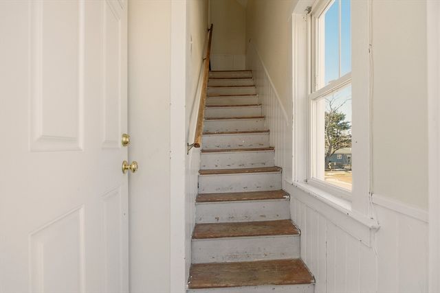 1 Bellmore St, Attleboro, MA 02703