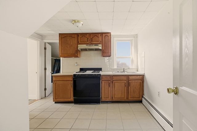 1 Bellmore St, Attleboro, MA 02703