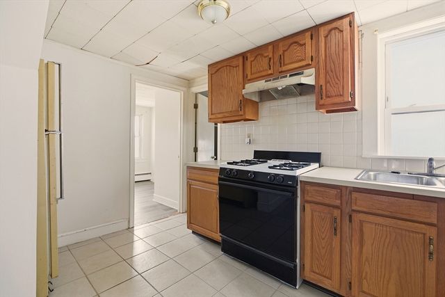 1 Bellmore St, Attleboro, MA 02703