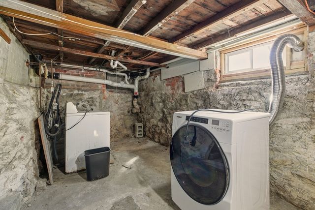 1 Bellmore St, Attleboro, MA 02703