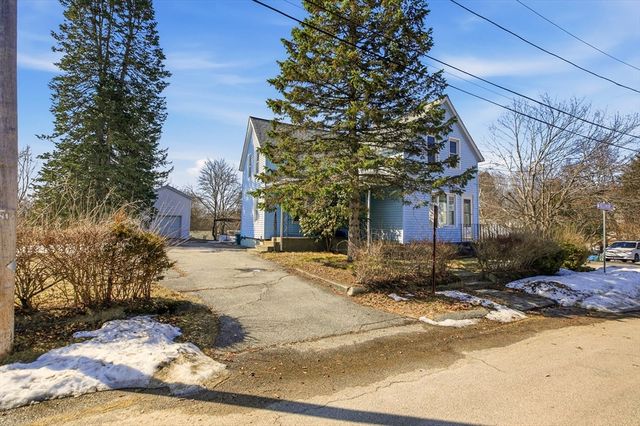 1 Bellmore St, Attleboro, MA 02703