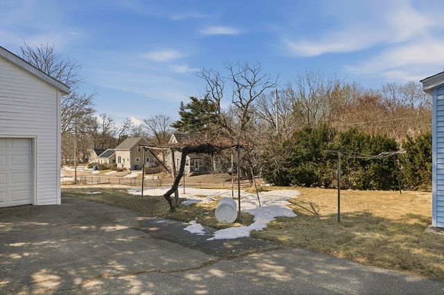 1 Bellmore St, Attleboro, MA 02703