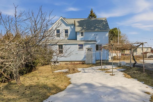 1 Bellmore St, Attleboro, MA 02703