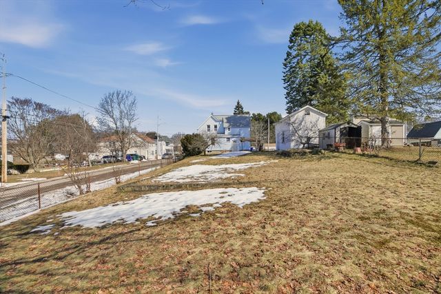 1 Bellmore St, Attleboro, MA 02703