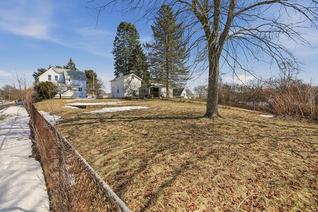 1 Bellmore St, Attleboro, MA 02703