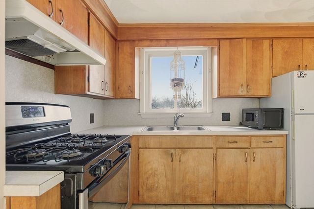 1 Bellmore St, Attleboro, MA 02703