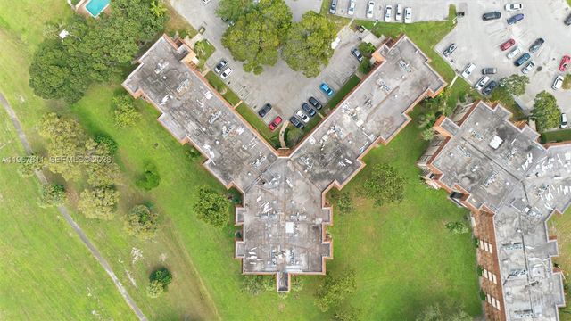 6300 S Falls Cir Dr 212, Lauderhill, FL 33319