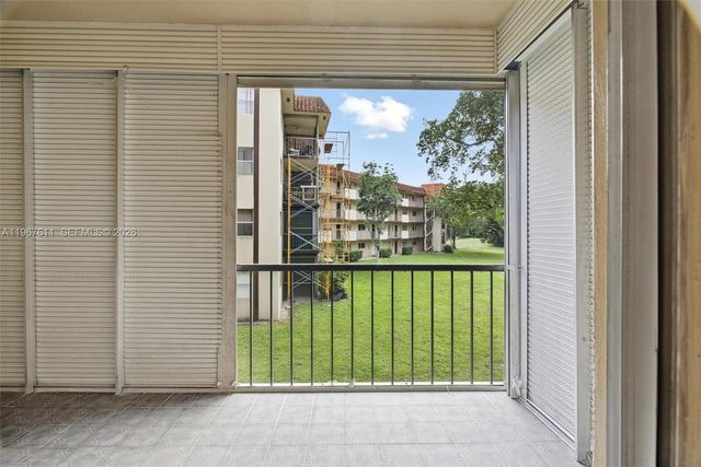 6300 S Falls Cir Dr 212, Lauderhill, FL 33319