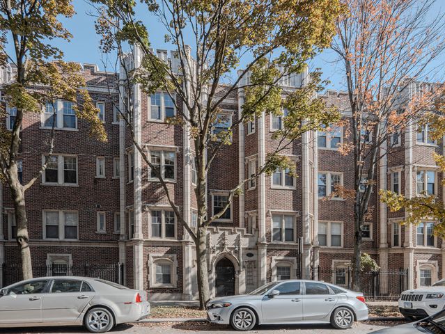 7037 S Crandon Avenue 219, Chicago, IL 60649