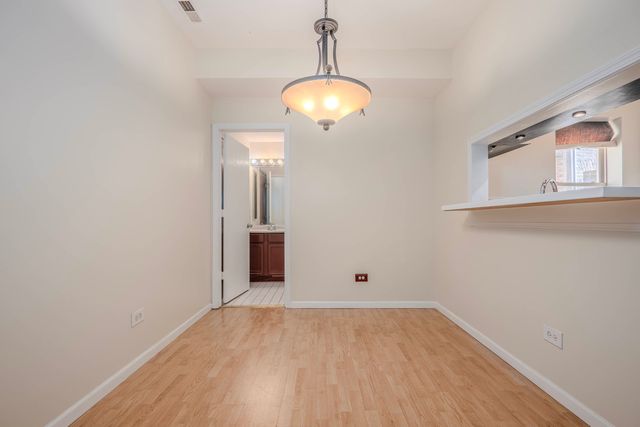 7037 S Crandon Avenue 219, Chicago, IL 60649