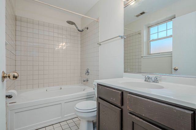 7037 S Crandon Avenue 219, Chicago, IL 60649