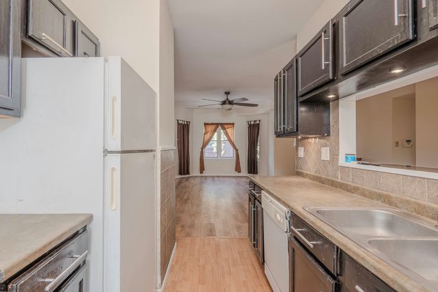 7037 S Crandon Avenue 219, Chicago, IL 60649