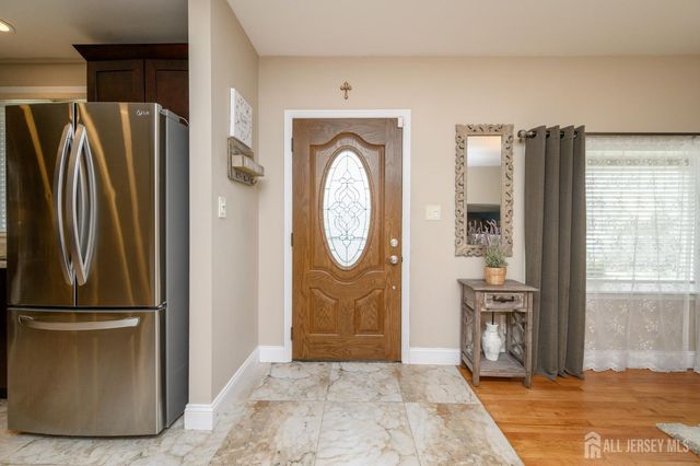 112 McKinley Avenue, Colonia, NJ 07067