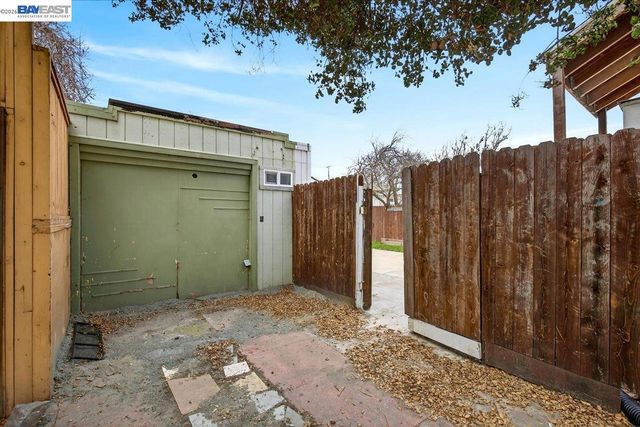 559 Civic Center St, Richmond, CA 94804