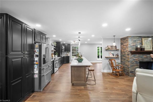 140 Twin Brook Drive, Clemmons, NC 27012