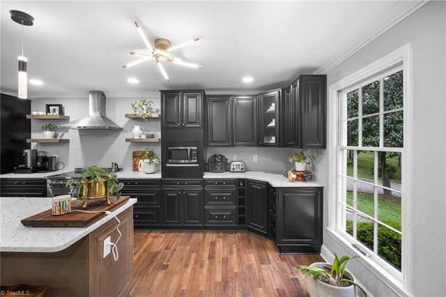 140 Twin Brook Drive, Clemmons, NC 27012