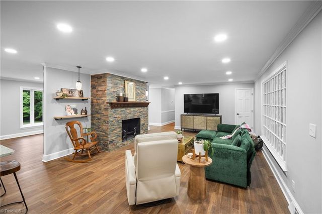 140 Twin Brook Drive, Clemmons, NC 27012
