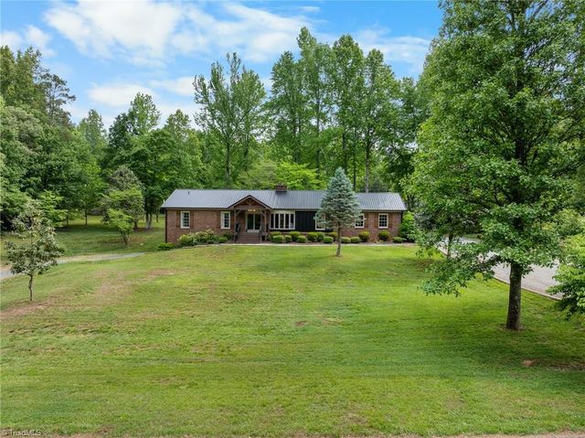 140 Twin Brook Drive, Clemmons, NC 27012