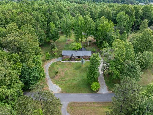 140 Twin Brook Drive, Clemmons, NC 27012