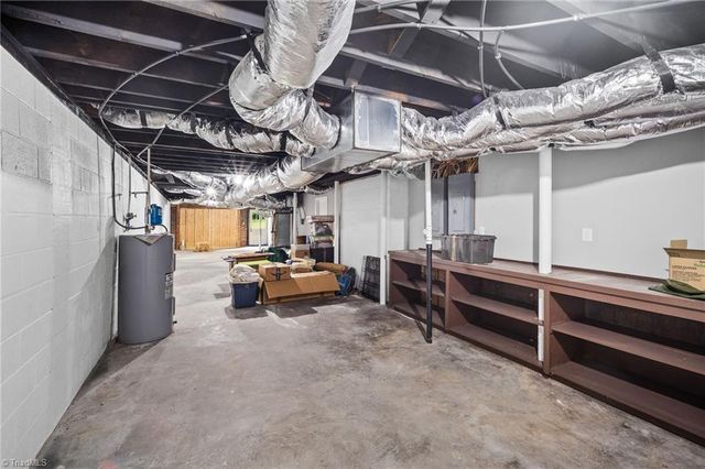 140 Twin Brook Drive, Clemmons, NC 27012