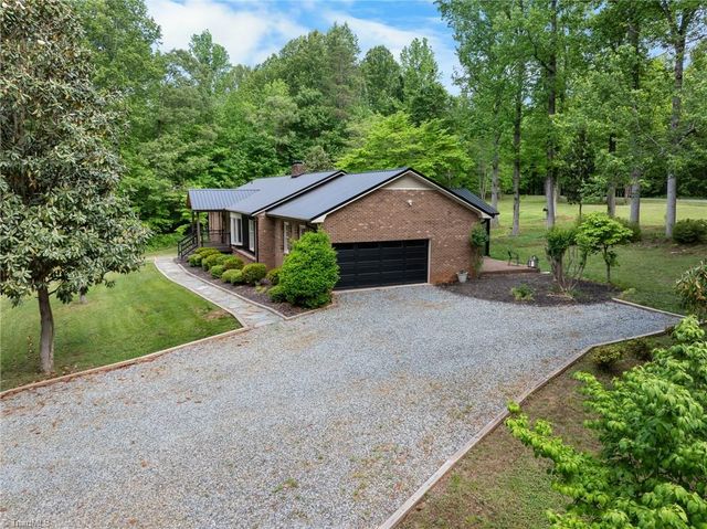 140 Twin Brook Drive, Clemmons, NC 27012