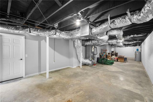 140 Twin Brook Drive, Clemmons, NC 27012