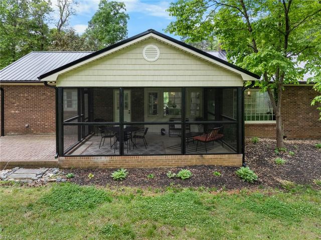 140 Twin Brook Drive, Clemmons, NC 27012