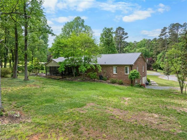140 Twin Brook Drive, Clemmons, NC 27012