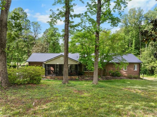 140 Twin Brook Drive, Clemmons, NC 27012