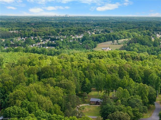 140 Twin Brook Drive, Clemmons, NC 27012