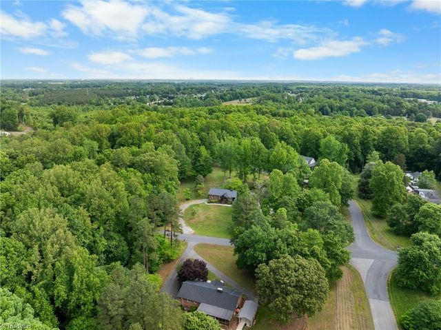 140 Twin Brook Drive, Clemmons, NC 27012