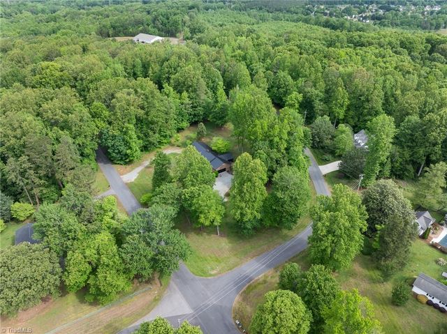 140 Twin Brook Drive, Clemmons, NC 27012