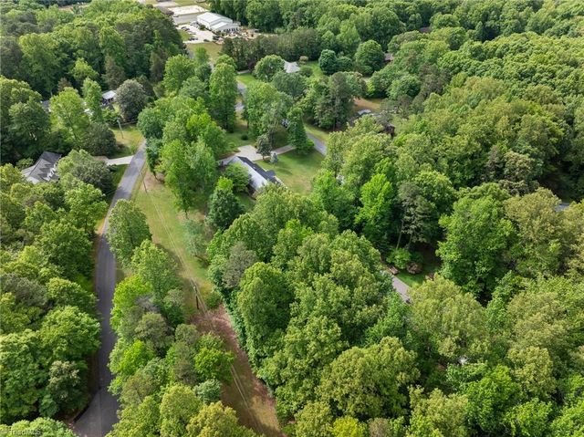 140 Twin Brook Drive, Clemmons, NC 27012