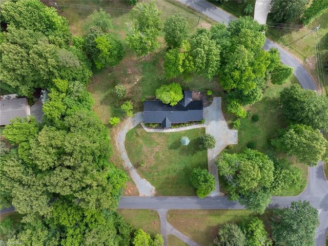 140 Twin Brook Drive, Clemmons, NC 27012