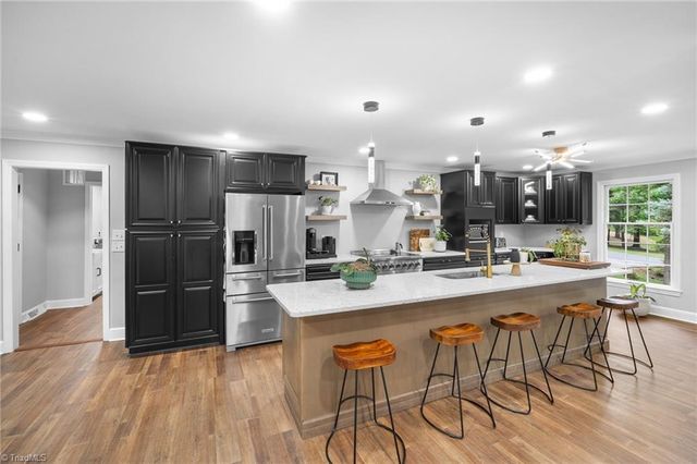 140 Twin Brook Drive, Clemmons, NC 27012