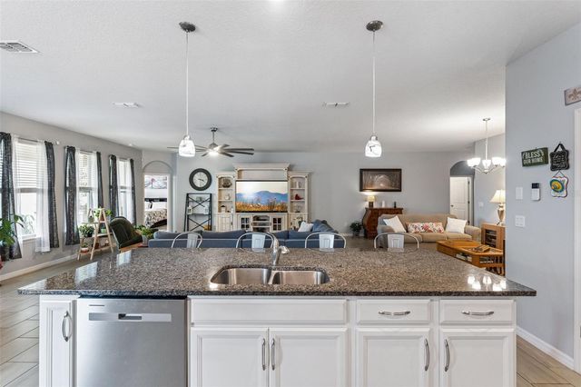 484 CAVESSON STREET, Apopka, FL 32712