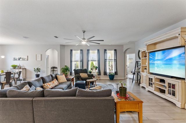 484 CAVESSON STREET, Apopka, FL 32712