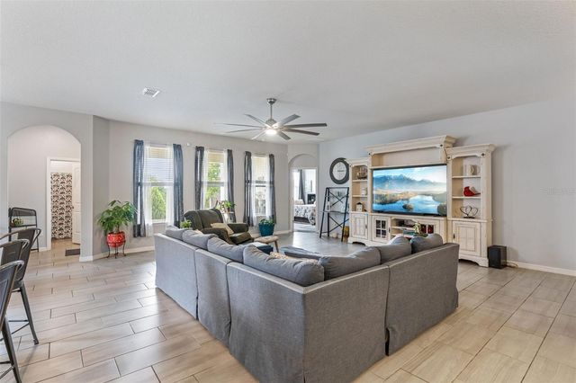 484 CAVESSON STREET, Apopka, FL 32712