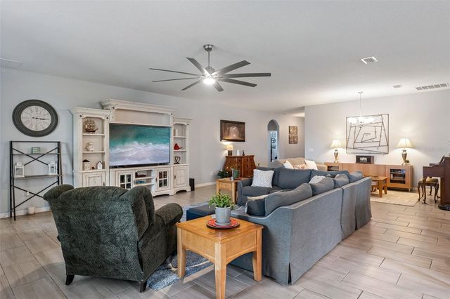 484 CAVESSON STREET, Apopka, FL 32712