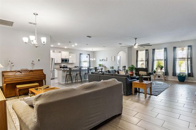 484 CAVESSON STREET, Apopka, FL 32712