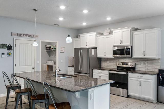 484 CAVESSON STREET, Apopka, FL 32712