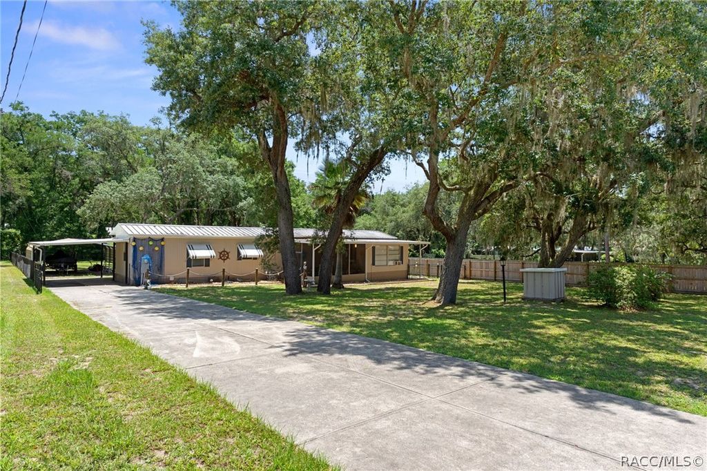 8343 S Cove Point, Floral City, FL 34436