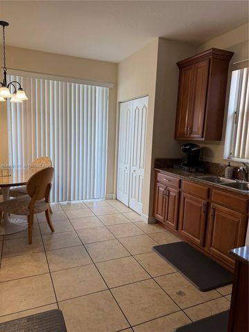 3955 NE 13th Dr, Homestead, FL 33033