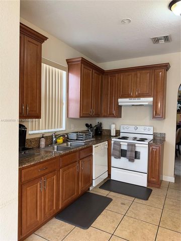 3955 NE 13th Dr, Homestead, FL 33033