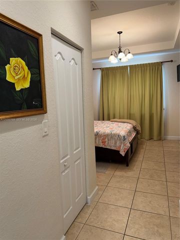 3955 NE 13th Dr, Homestead, FL 33033