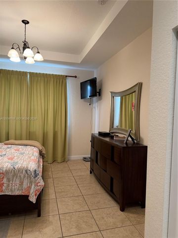 3955 NE 13th Dr, Homestead, FL 33033