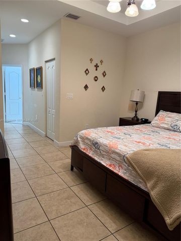 3955 NE 13th Dr, Homestead, FL 33033